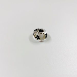 Black & white flower pandora charm